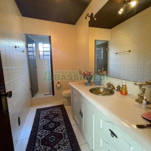 Casa com 193m², 3 dormitórios, 2 vagas, no bairro São Leopoldo em Caxias do Sul para Comprar