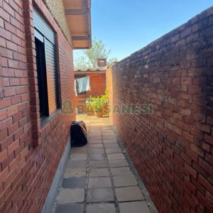 Casa com 193m², 3 dormitórios, 2 vagas, no bairro São Leopoldo em Caxias do Sul para Comprar