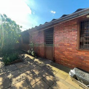 Casa com 193m², 3 dormitórios, 2 vagas, no bairro São Leopoldo em Caxias do Sul para Comprar