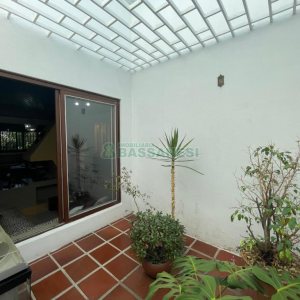 Casa com 193m², 3 dormitórios, 2 vagas, no bairro São Leopoldo em Caxias do Sul para Comprar