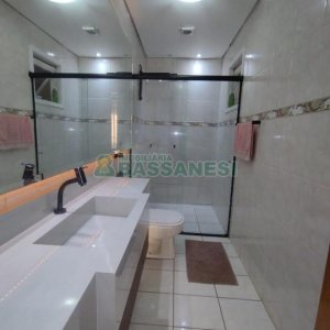 Casa com 190m², 3 dormitórios, 1 vaga, no bairro Santa Catarina em Caxias do Sul para Comprar