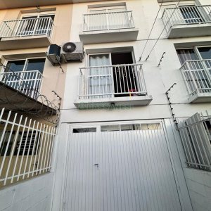 Sobrado com 75m², 2 dormitórios, 1 vaga, no bairro Nossa Senhora do Rosário em Caxias do Sul para Comprar