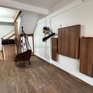 Sobrado com 75m², 2 dormitórios, 1 vaga, no bairro Nossa Senhora do Rosário em Caxias do Sul para Comprar