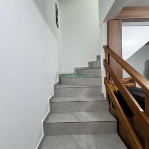 Sobrado com 75m², 2 dormitórios, 1 vaga, no bairro Nossa Senhora do Rosário em Caxias do Sul para Comprar