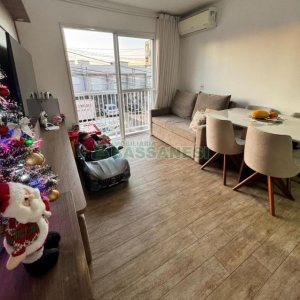 Sobrado com 75m², 2 dormitórios, 1 vaga, no bairro Nossa Senhora do Rosário em Caxias do Sul para Comprar