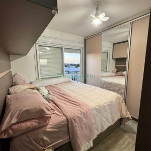 Sobrado com 75m², 2 dormitórios, 1 vaga, no bairro Nossa Senhora do Rosário em Caxias do Sul para Comprar