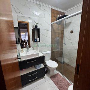 Sobrado com 75m², 2 dormitórios, 1 vaga, no bairro Nossa Senhora do Rosário em Caxias do Sul para Comprar