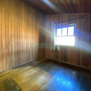 Casa com 91m², 3 dormitórios, 1 vaga, no bairro Planalto em Caxias do Sul para Comprar