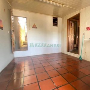 Casa com 91m², 3 dormitórios, 1 vaga, no bairro Planalto em Caxias do Sul para Comprar