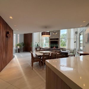 Casa com 400m², 4 dormitórios, 3 vagas, no bairro São Ciro em Caxias do Sul para Alugar