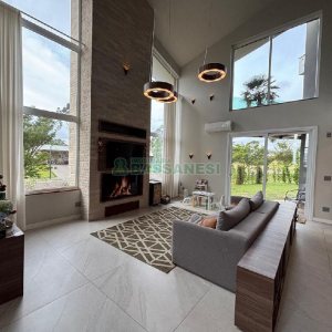 Casa com 400m², 4 dormitórios, 3 vagas, no bairro São Ciro em Caxias do Sul para Alugar