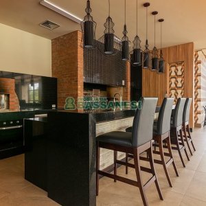 Casa com 400m², 4 dormitórios, 3 vagas, no bairro São Ciro em Caxias do Sul para Alugar