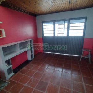 Casa com 88m², 3 dormitórios, 2 vagas, no bairro São José em Caxias do Sul para Comprar