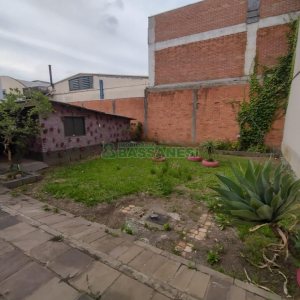 Casa com 88m², 3 dormitórios, 2 vagas, no bairro São José em Caxias do Sul para Comprar