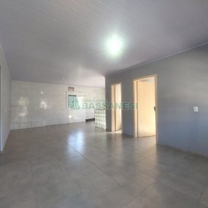 Casa com 80m², 2 dormitórios, 2 vagas, no bairro Galópolis em Caxias do Sul para Alugar