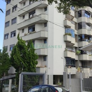 Apartamento com 81m², 2 dormitórios, 2 vagas, no bairro Panazzolo em Caxias do Sul para Comprar