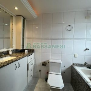 Apartamento com 81m², 2 dormitórios, 2 vagas, no bairro Panazzolo em Caxias do Sul para Comprar