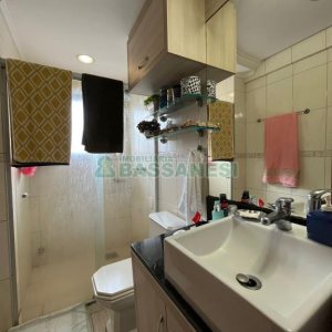 Apartamento com 81m², 2 dormitórios, 2 vagas, no bairro Panazzolo em Caxias do Sul para Comprar