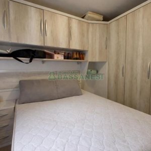 Apto Mobiliado com 51m², 2 dormitórios, 1 vaga, no bairro Vila Horn em Caxias do Sul para Alugar