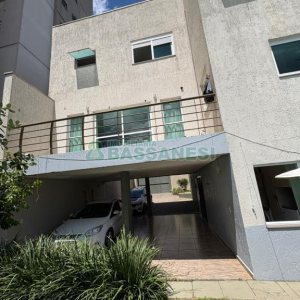 Casa com 264m², 3 dormitórios, 2 vagas, no bairro Vinhedos em Caxias do Sul para Comprar