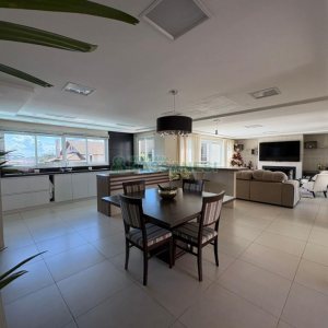 Casa com 264m², 3 dormitórios, 2 vagas, no bairro Vinhedos em Caxias do Sul para Comprar