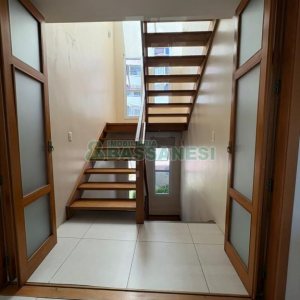 Casa com 264m², 3 dormitórios, 2 vagas, no bairro Vinhedos em Caxias do Sul para Comprar