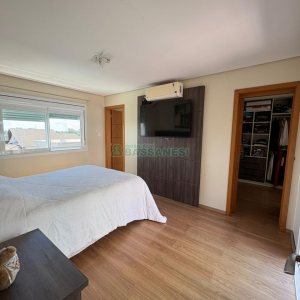 Casa com 264m², 3 dormitórios, 2 vagas, no bairro Vinhedos em Caxias do Sul para Comprar