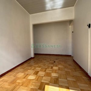 Casa com 52m², 2 dormitórios, no bairro Cruzeiro em Caxias do Sul para Alugar