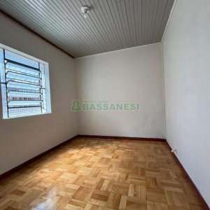 Casa com 52m², 2 dormitórios, no bairro Cruzeiro em Caxias do Sul para Alugar