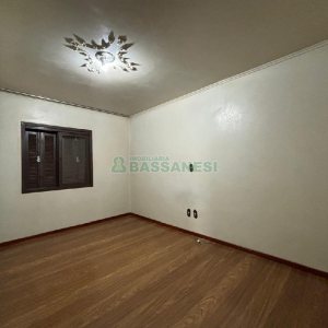 Casa com 120m², 3 dormitórios, 1 vaga, no bairro São José em Caxias do Sul para Alugar