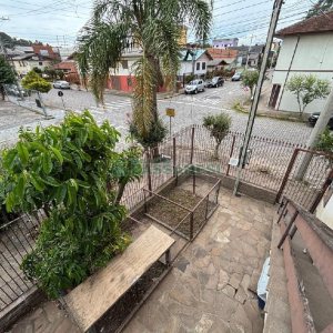 Casa com 120m², 3 dormitórios, 1 vaga, no bairro São José em Caxias do Sul para Alugar