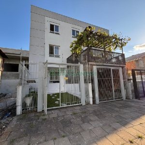 Casa com 110m², 2 dormitórios, 2 vagas, no bairro Ana Rech em Caxias do Sul para Alugar