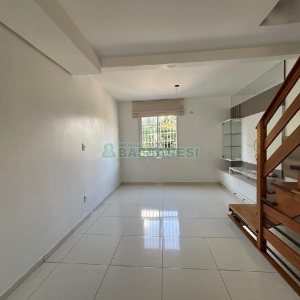 Casa com 110m², 2 dormitórios, 2 vagas, no bairro Ana Rech em Caxias do Sul para Alugar