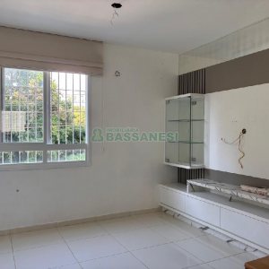 Casa com 110m², 2 dormitórios, 2 vagas, no bairro Ana Rech em Caxias do Sul para Alugar