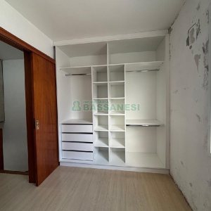 Casa com 110m², 2 dormitórios, 2 vagas, no bairro Ana Rech em Caxias do Sul para Alugar