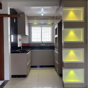 Casa com 110m², 2 dormitórios, 2 vagas, no bairro Ana Rech em Caxias do Sul para Alugar