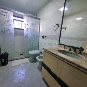 Casa com 230m², 4 dormitórios, 2 vagas, no bairro Colina Sorriso em Caxias do Sul para Alugar