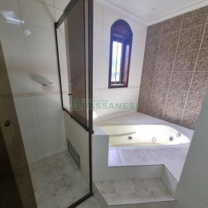 Casa com 230m², 4 dormitórios, 2 vagas, no bairro Colina Sorriso em Caxias do Sul para Alugar