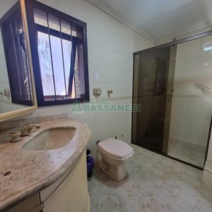 Casa com 230m², 4 dormitórios, 2 vagas, no bairro Colina Sorriso em Caxias do Sul para Alugar