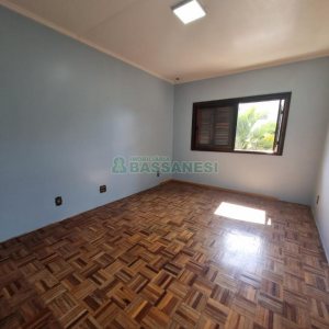 Casa com 230m², 4 dormitórios, 2 vagas, no bairro Colina Sorriso em Caxias do Sul para Alugar