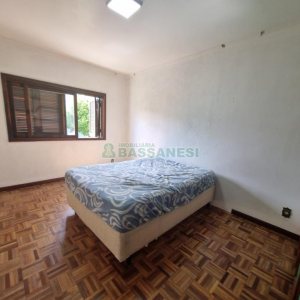 Casa com 230m², 4 dormitórios, 2 vagas, no bairro Colina Sorriso em Caxias do Sul para Alugar