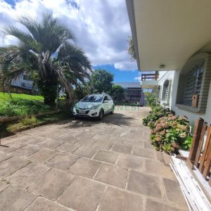 Casa com 230m², 4 dormitórios, 2 vagas, no bairro Colina Sorriso em Caxias do Sul para Alugar