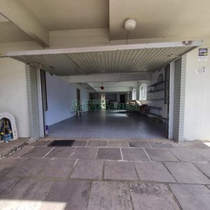 Casa com 230m², 4 dormitórios, 2 vagas, no bairro Colina Sorriso em Caxias do Sul para Alugar