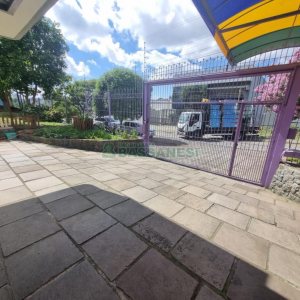 Casa com 230m², 4 dormitórios, 2 vagas, no bairro Colina Sorriso em Caxias do Sul para Alugar