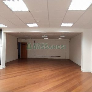 Sala com 516m², no bairro São Pelegrino em Caxias do Sul para Alugar