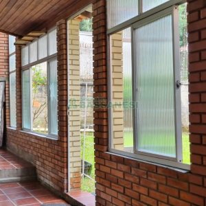 Casa com 130m², 4 dormitórios, 1 vaga, no bairro Jardim Eldorado em Caxias do Sul para Comprar