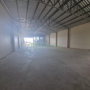 Pavilhão com 425m², no bairro Ana Rech em Caxias do Sul para Alugar
