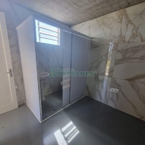 Pavilhão com 425m², no bairro Ana Rech em Caxias do Sul para Alugar