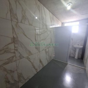 Pavilhão com 425m², no bairro Ana Rech em Caxias do Sul para Alugar