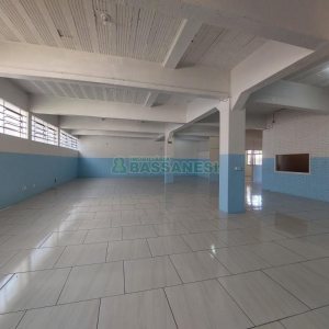 Loja com 270m², no bairro Kayser em Caxias do Sul para Alugar